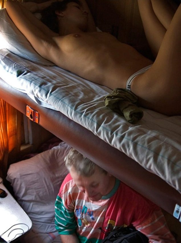 Девушки в плацкартном вагоне