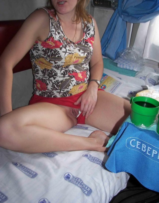 Засветы писек в поезде