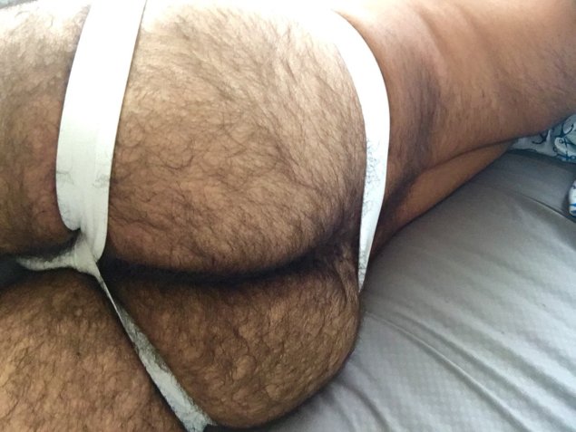 Волосатые задницы парней