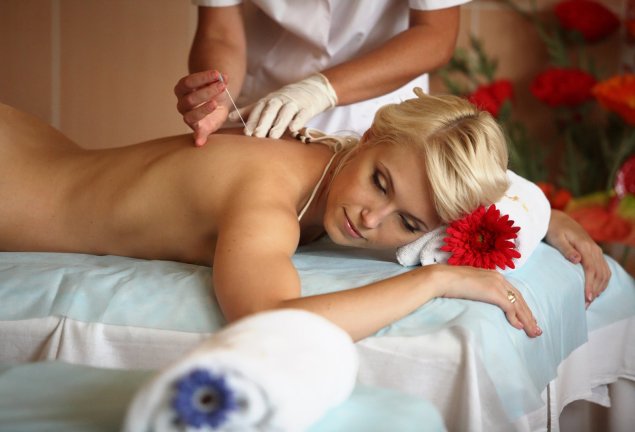 Лечебные процедуры нагишом