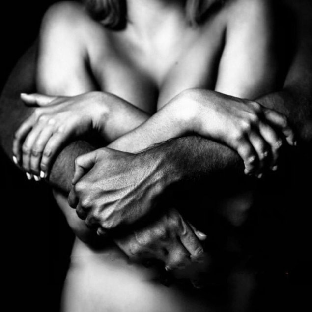 Объятия мужчины и женщины