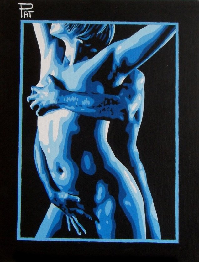 Голые мужчина и женщина обнимаются