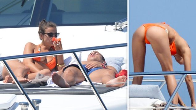 Ирина Шейк и Криштиану Роналдо на пляже