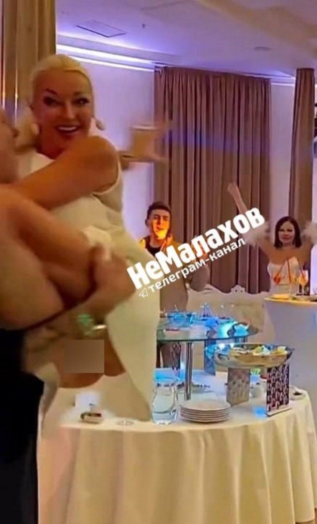 Анастасия волочкова без нижнего белья