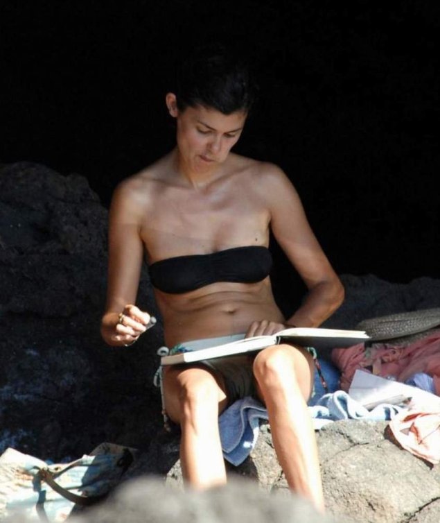 Одри тоту в купальнике