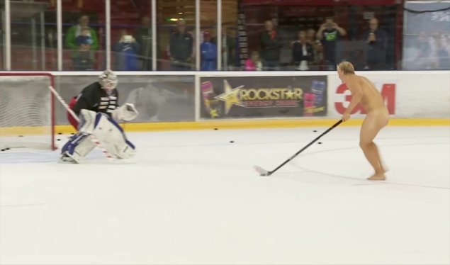 Голые хоккеисты