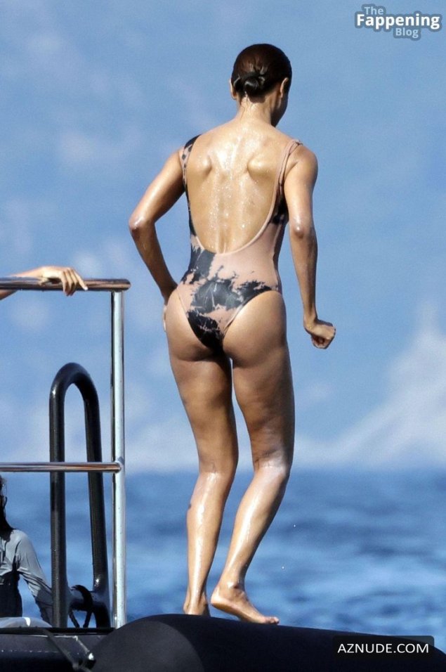 Зои салдана попка