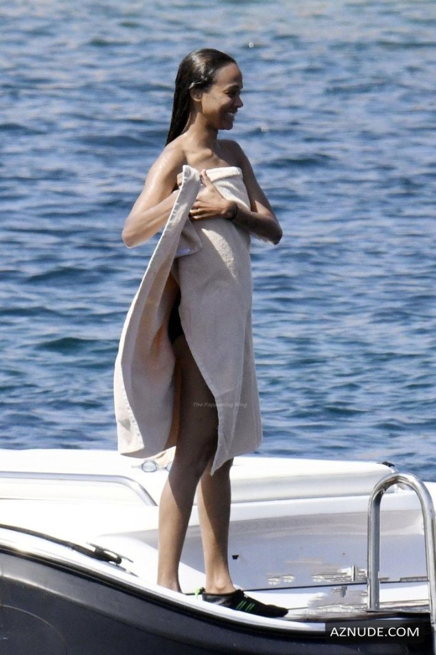 Зои салдана на пляже