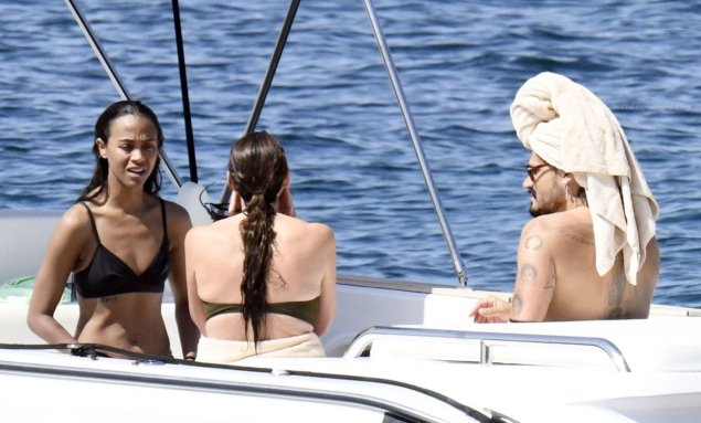 Зои салдана на яхте