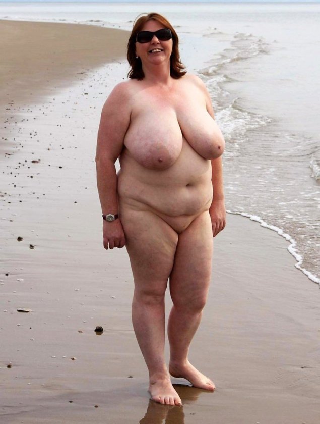 Зрелые толстушки на пляже