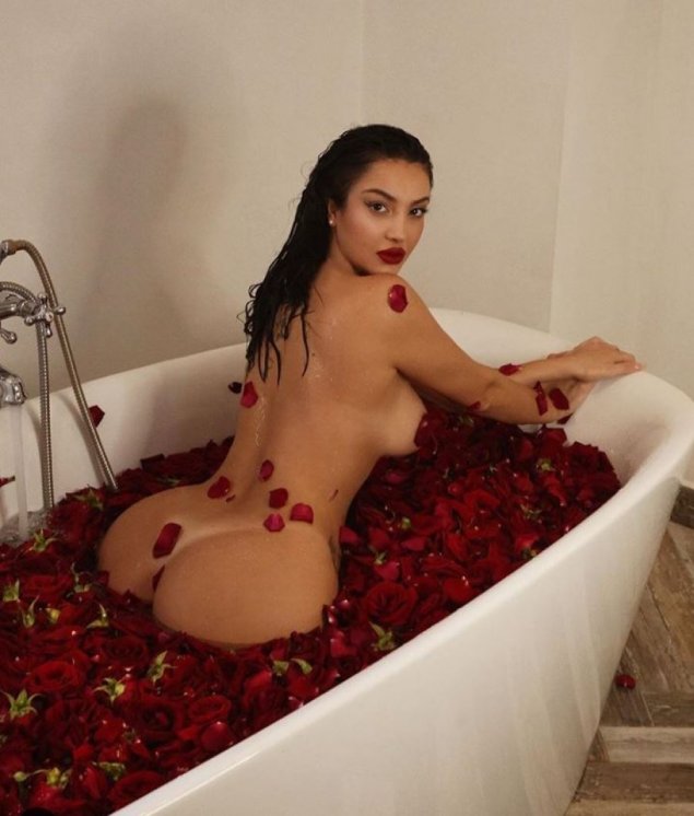 Голые албанские женщины