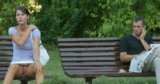 Девушка без трусов налавачке