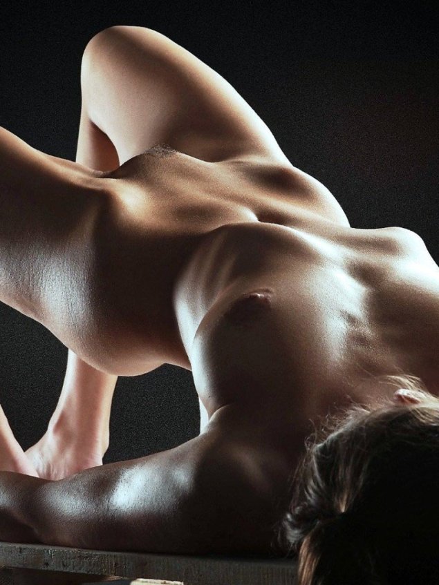 Голые женщины в эротических позах