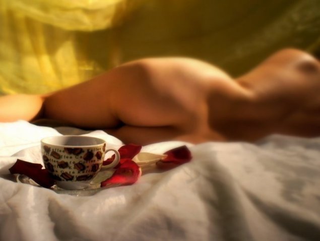 Эротическое кофе в постель