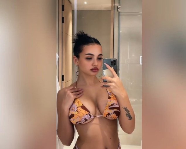 Валя карнавал голая слив