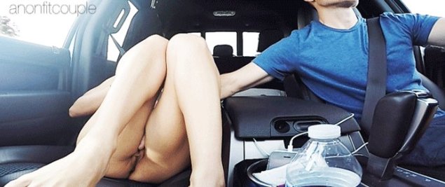 Голые женщины в автомобиле