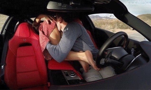 Позы на заднем сиденье авто