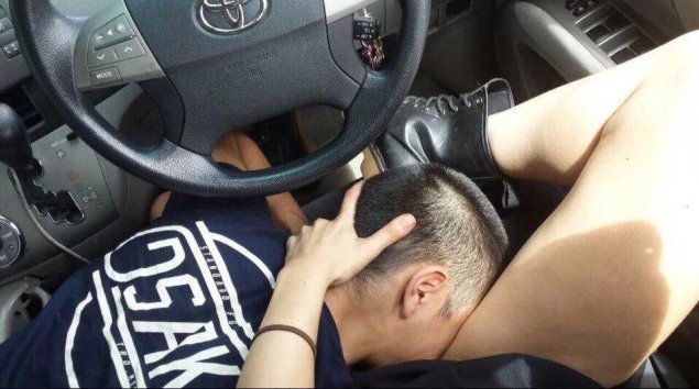 Кунилингус девушке за рулем