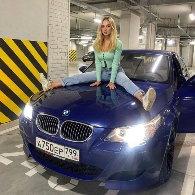 Девушка бмв