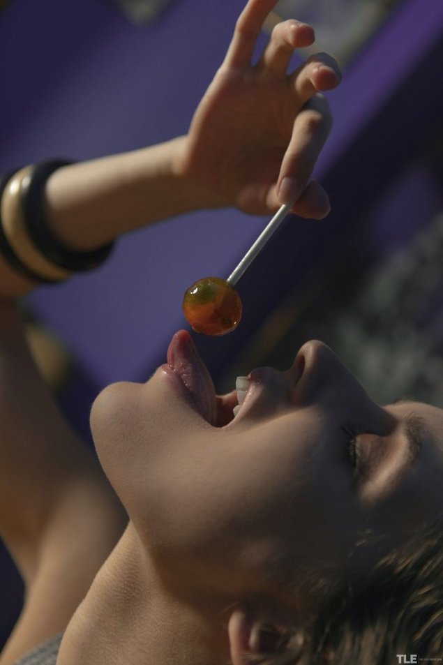 Эротические фото с чупа чупсом