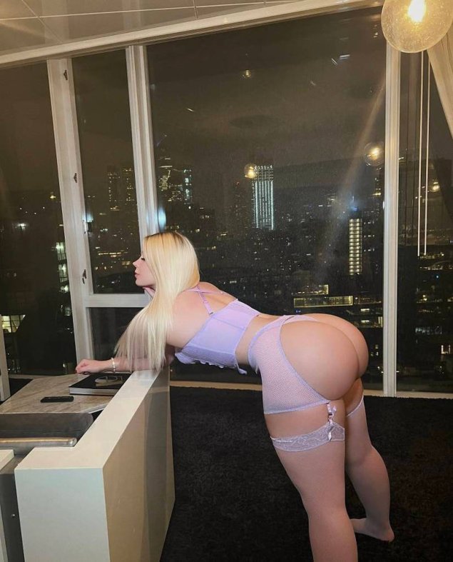 Lindsay Capuano асс