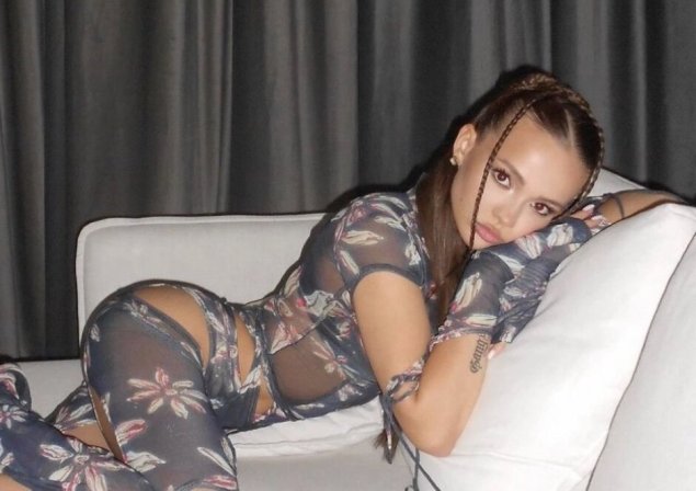 Блогерша и певица Валя карнавал голая