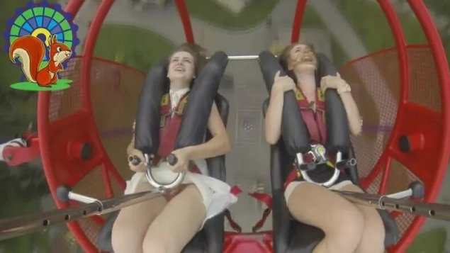 Девушки юбки аттракционы