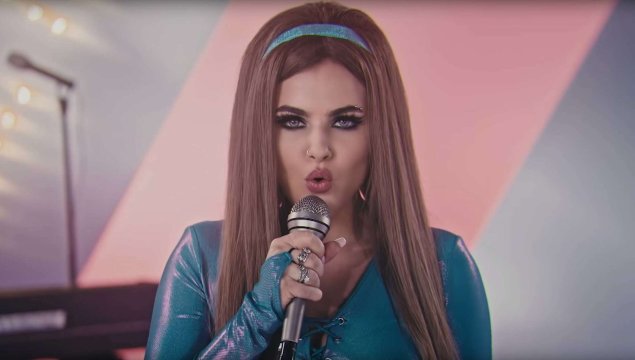 Вокалистка little big софья таюрская