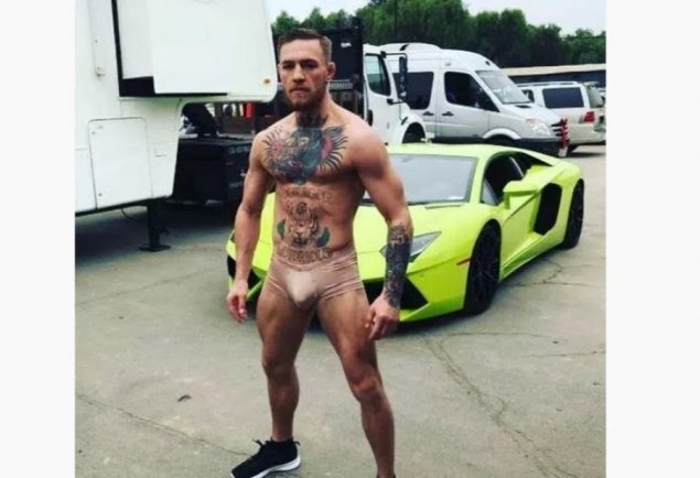 Конор МАКГРЕГОР В трусах