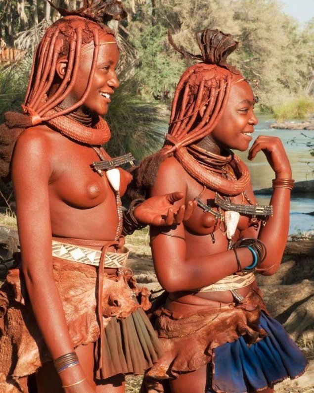 Голые женщины из Намибии