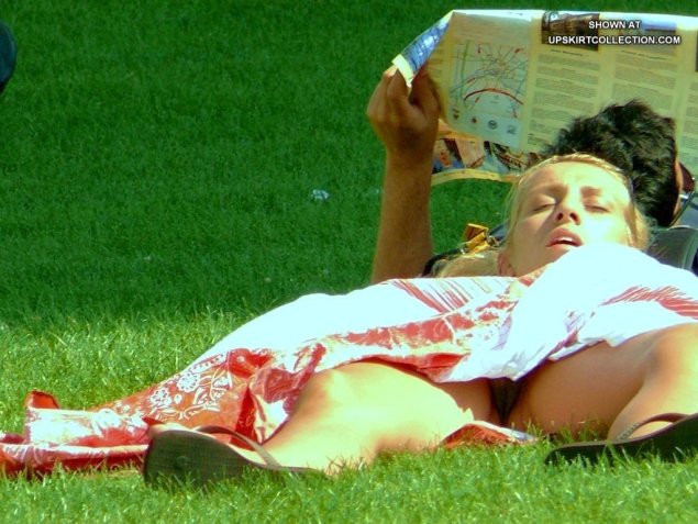 Случайно засветила трусики