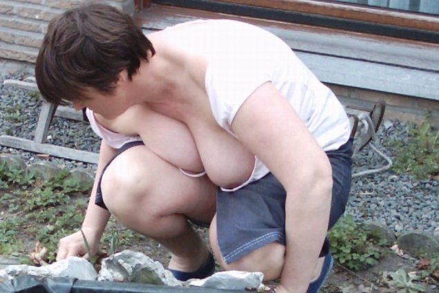 Подсмотренное сиськи на даче