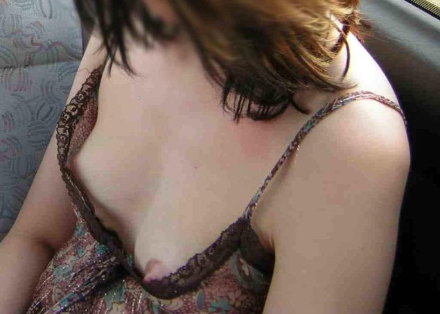 Засветила сиськи в лифчике
