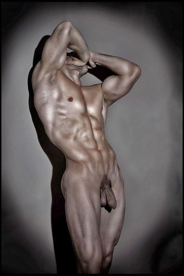 Красивое голое мужское тело