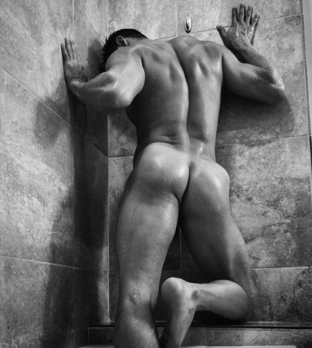 Красивые голые мужские попки