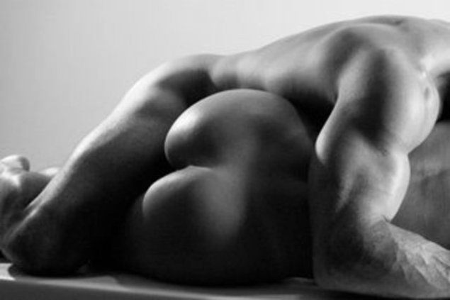 Красивое голое мужское тело