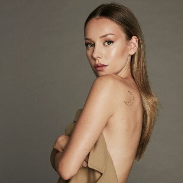 Эстер экспозито topless