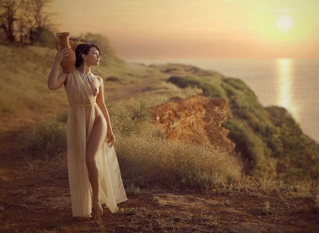 Фотосессия ню в греческом стиле