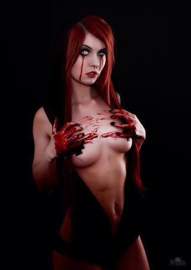 Прекрасные голые вампирши