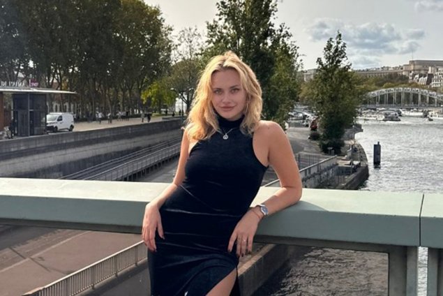 Девушка блондинка