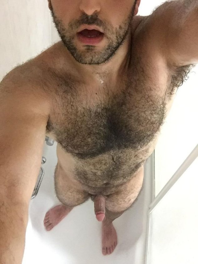 Голые мужчины с волосатой грудью