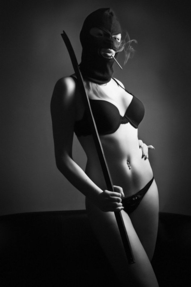 Фотосессия в белье и маске