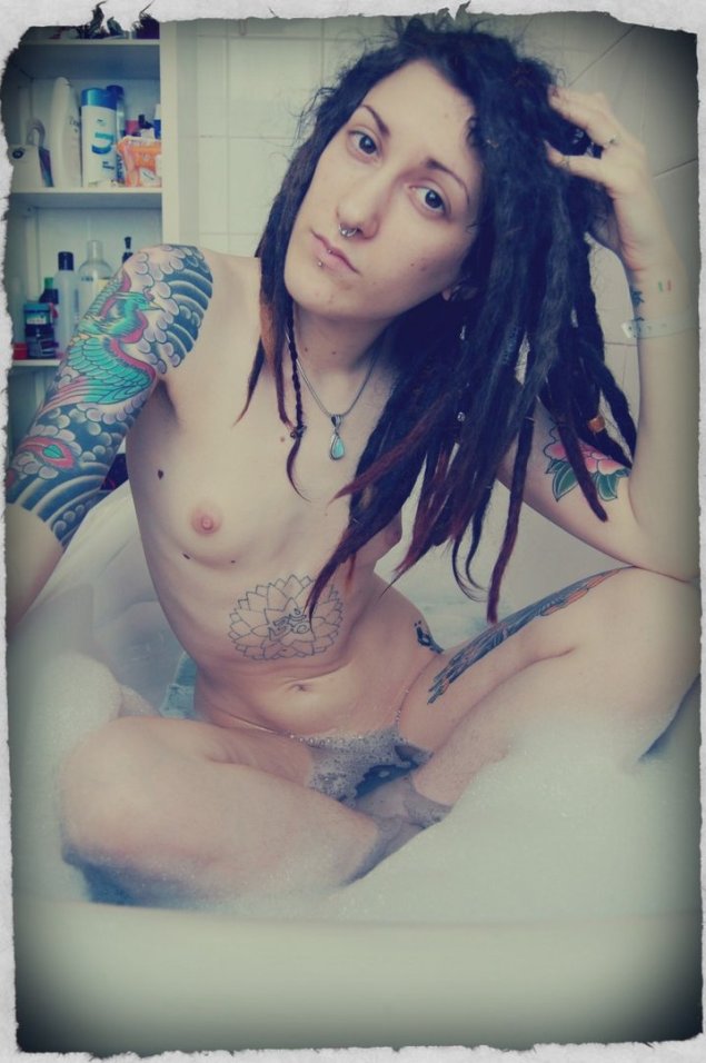 Голая с дредами частное