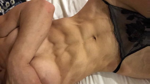 Юань херонг бодибилдер голая