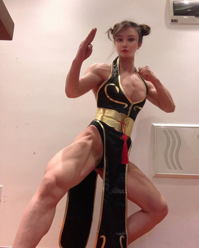 Китайская бодибилдерша Yuan Herong