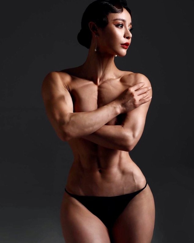 Yuan Hong бодибилдер