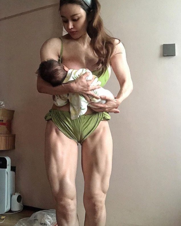 Накаченная девушка