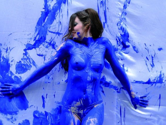 Эротическая фотосессия с красками