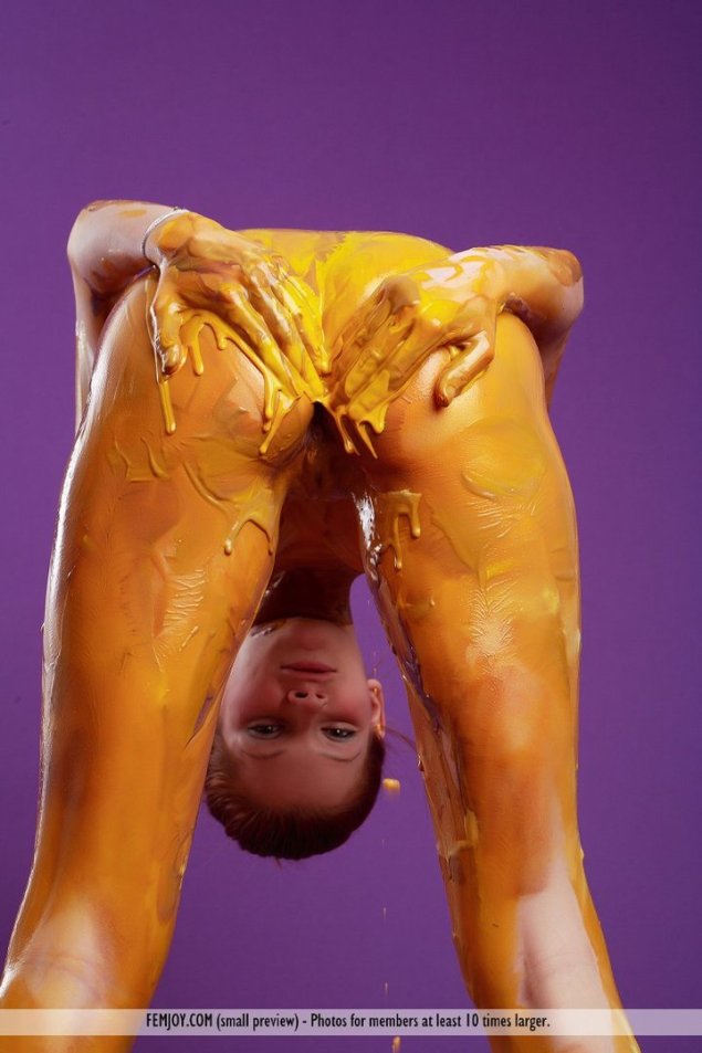 Красивая вагина в краски