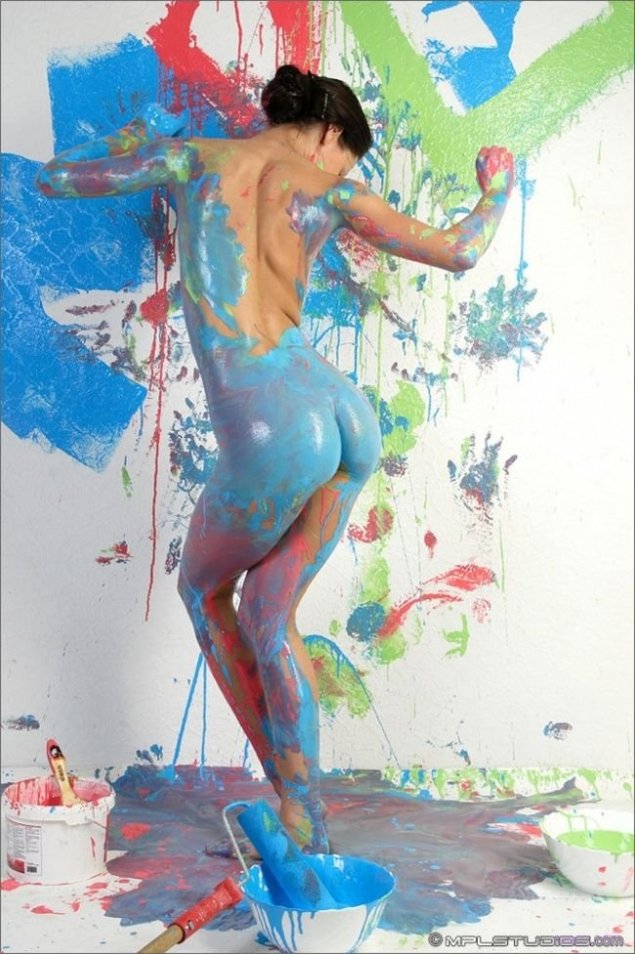 Эротическая фотосессия с красками
